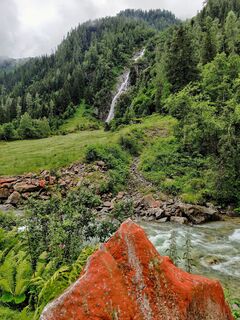 Rote Steine sind im Habachtal ebenfalls zu finden.