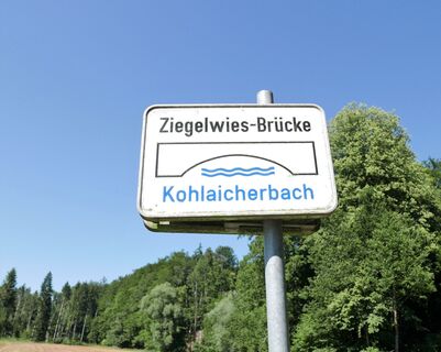 Ziegelwies-Brücke führt zum Sonnleithenwald