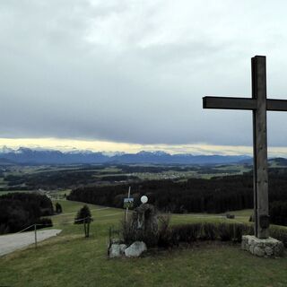 Der Tannberg (786 m) an der Grenze zu Oberösterreich ist die höchste Erhebung im Bezirk Braunau.