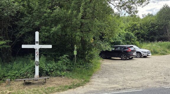 Ausgangspunkt beim Weißen Kreuz an der L2009