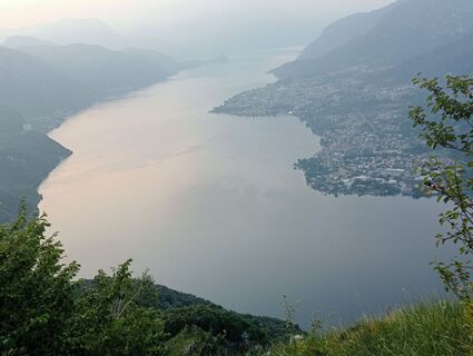 Fotografija s spletne strani simone ravasi na poti