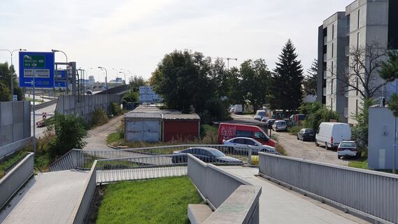 5.2 km Rampe auf Brücke über Autobahn