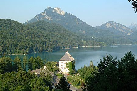 Blick auf das Schloß Fuschl und den Fuschlsee. Bildrecht: TVB Fuschlsee 
