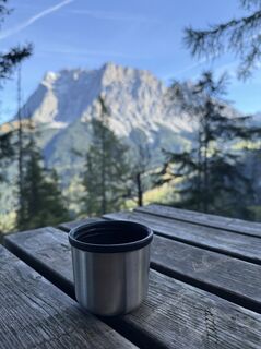 Foto van kalnu ozys langs de tour