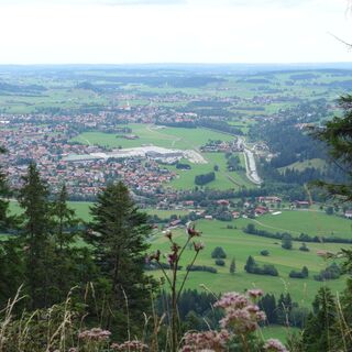 Auf der Abfahrt Blick auf Pfrontener Tal