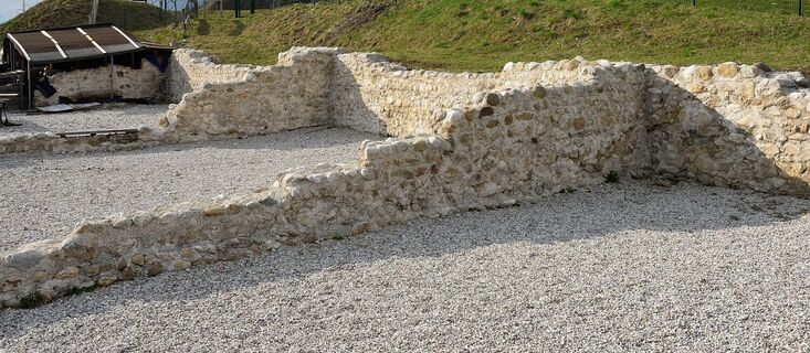 Reste einer römischen Villa rustica bei Mošnje (Mošnje Archäologischer Pfad)