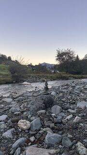 Fotografija s spletne strani Dominique Vlach na poti