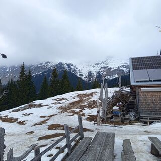Fotografija s spletne strani Sanel Mehurovic na poti