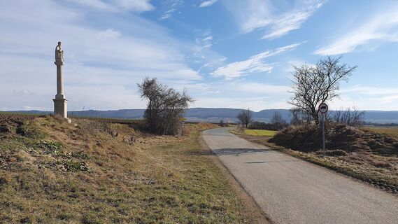 1.1 km Abzweigung nach Statue