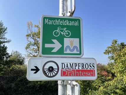 Hinweisschild für den Radweg