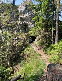 Fenster in der Felswand