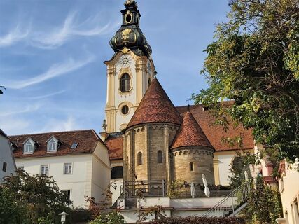 Stadtpfarrkirche und Karner in Hartberg in der Oststeiermark