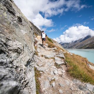 Highlight der Tour: Die 8km lange Umrundung des Mattmark Stausees