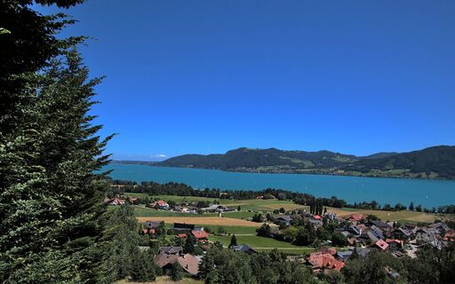 Der erste Aussichtspunkt: über den See zum Gahberg