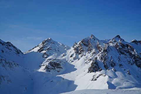Blick auf den verschneiten Pizolgipfel