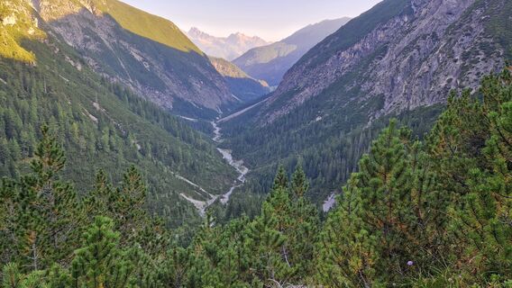 Blick beim Aufstieg Richtung Gramais zurück