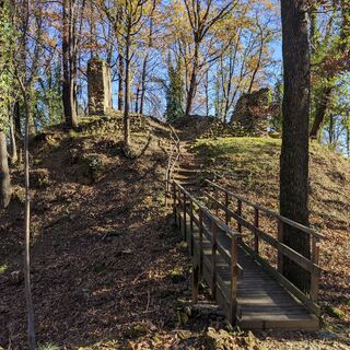Zugang zum Bereich der Ruinen der Burg Baratonia