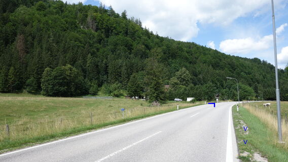auf der B71 entlang