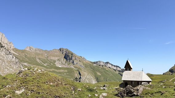 Fotografija s spletne strani Andrea 25 na poti