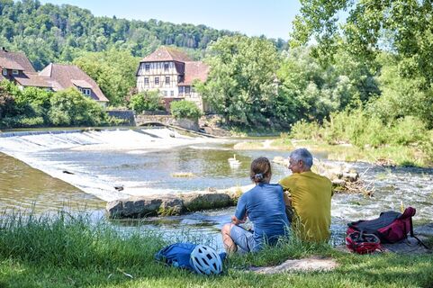 Radfahrer am Kocherwehr Forchtenberg