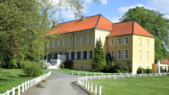 Schloss Destedt mit Schlosspark