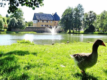 Gustavsburg am Jägersburger Schloss-Weiher - ein Garten mit Geschichte