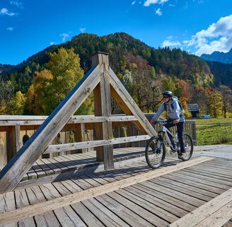 Auf der Brücke über den Jezernica Bach, Zg. Jezersko