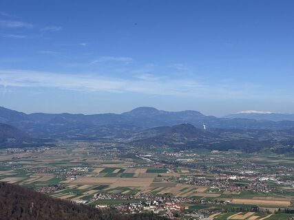 Fotografija s spletne strani Leopold Povse na poti