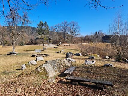 Foto von Bellou entlang der Tour