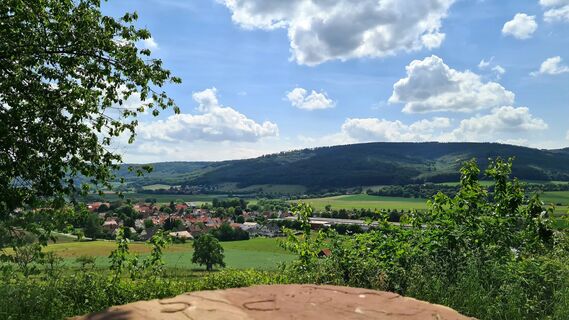 Rast am Heubergweg mit Blick auf Oedelsheim