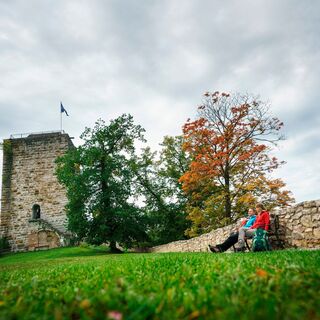 Wanderer auf der Burg Pappenheim