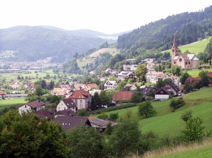 Blick von der Wilhelmshütte über Fischerbach und das Kinzigtal
