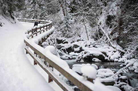 Winterwanderung durch die Talbachklamm