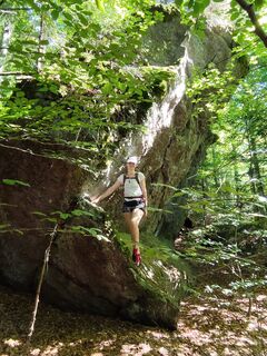 Fels zum Klettern und Bouldern