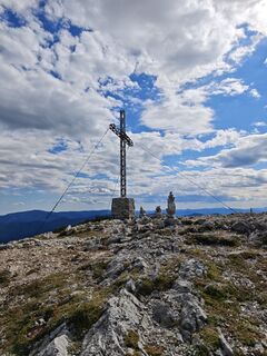 Fotografija s spletne strani Viktoria Ellinger na poti