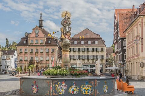 Marktplatz mit Rathaus