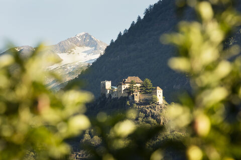 Suedtirol, Vinschgau, zwischen Kastelbell und Naturns, Messner Mountain Museum, Juval, Museum und Sommerwohnsitz von Reinhold Messner,