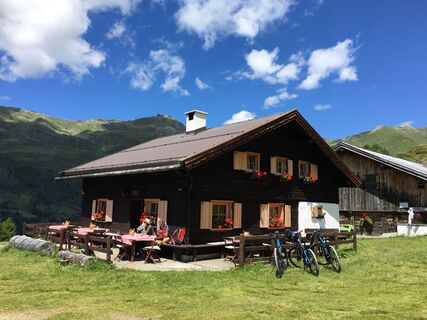Naviser Almenrunde