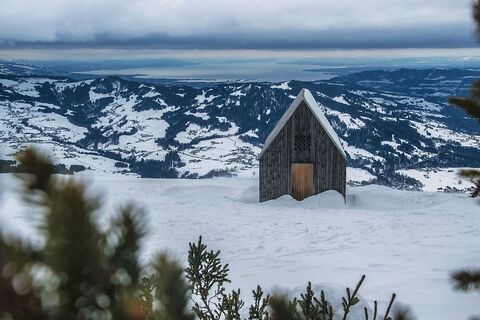 Kapelle Vordere Niedere mit dem Bodensee