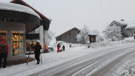 0.0 km Neukirchen gegenüber Raiffeisenbank