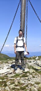 Fotografija s spletne strani Huba Csicsics na poti