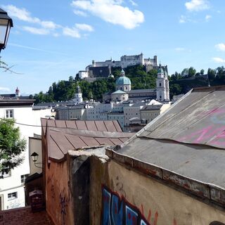 Über die Imbergstiege gewinnt der Aufstieg auf den Kapuzinerberg rasch an Höhe und Aussicht.