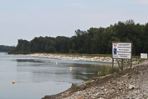 Hinweisschild an der Salzach