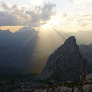 Sonnenaufgang oberhalb der Passauer Hütte