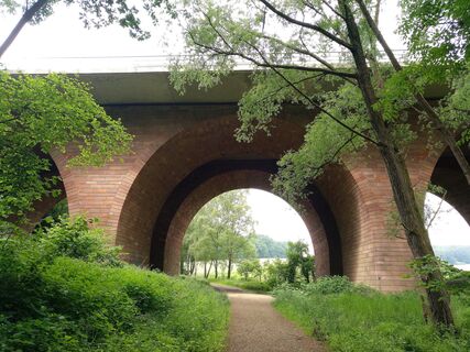 Deutschlands älteste Autobahnbrücke über Finnebachtal