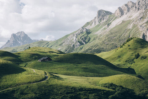 Auenfeldweg vor dem Karhorn