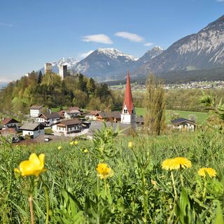St. Gertraudi - Kirche und Schloss Kropfsberg