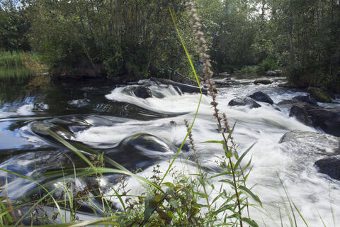 Fließender Wasserfall