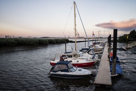 Kleiner Hafen in Sandstedt in Hagen im Bremischen