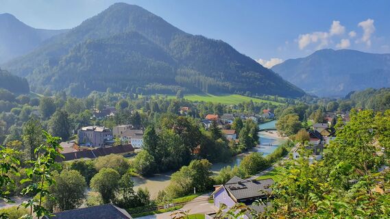 0.2 km In Scharnstein entlang der Alm